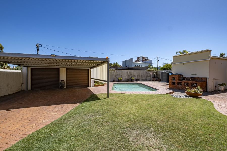 4 Bedroom Property for Sale in Summerstrand Eastern Cape